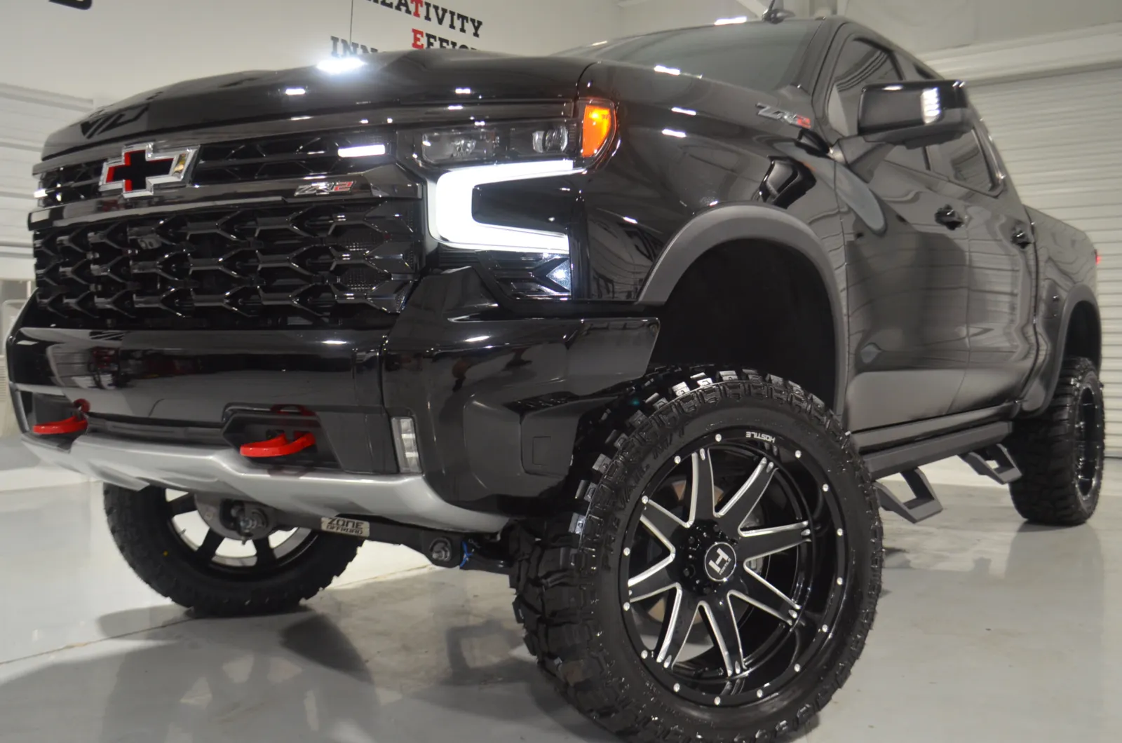 2023 Chevrolet Silverado 1500 ZR2's photo