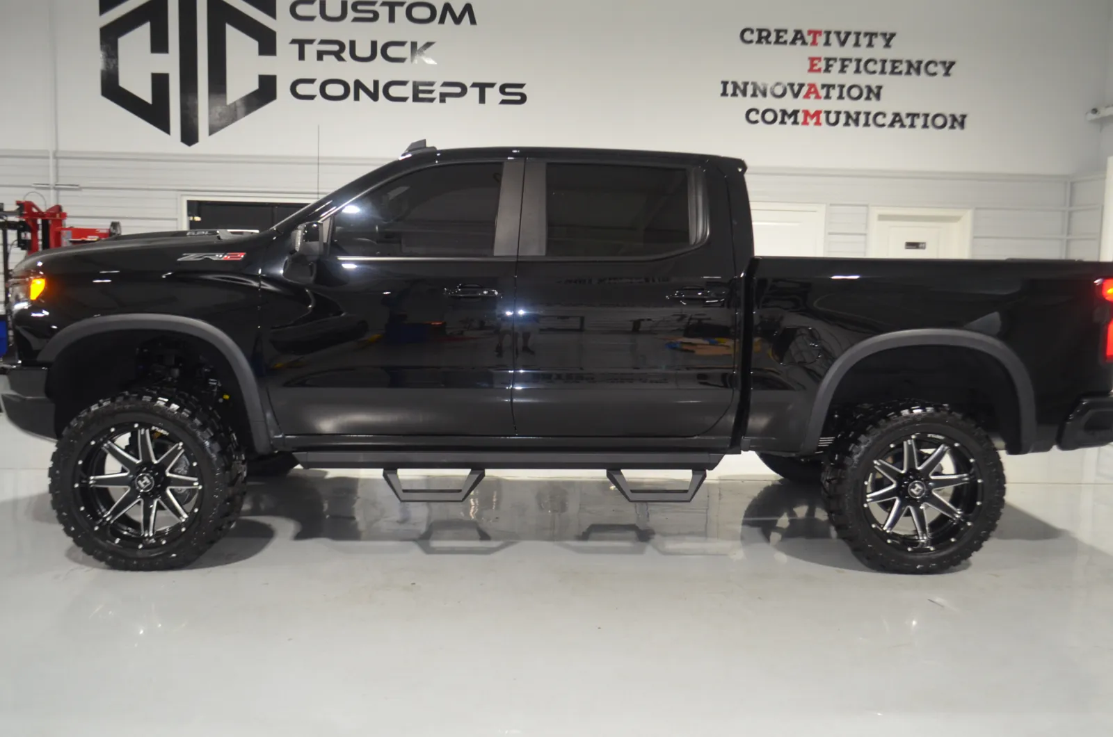 2023 Chevrolet Silverado ZR2 photo 2