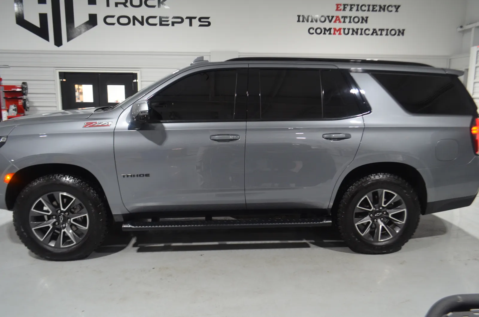 2022 Chevrolet Tahoe Z71 photo 2