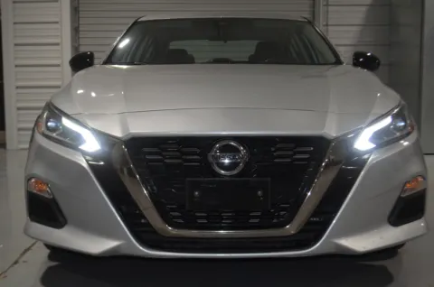 Photos of 2022 Nissan Altima 2.5 SR for sale in Hattiesburg, MS at Custom Truck Concepts