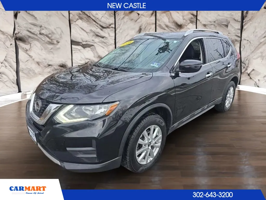2018 Nissan Rogue SV's photo