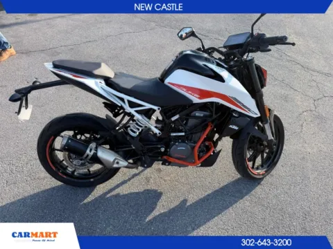 More photos of 2021 KTM 390 Duke at CARMART - New Castle, DE