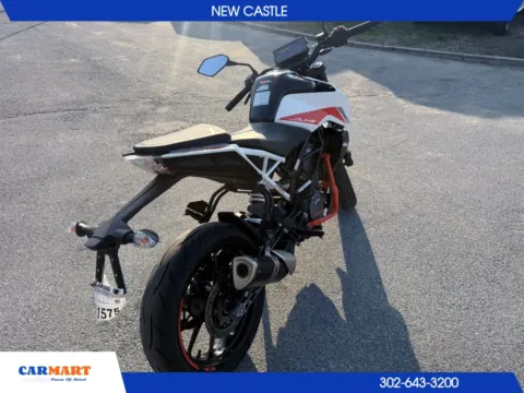 More photos of 2021 KTM 390 Duke at CARMART - New Castle, DE