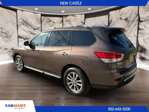 More photos of 2015 Nissan Pathfinder SV Sport Utility 4D at CARMART - New Castle, DE