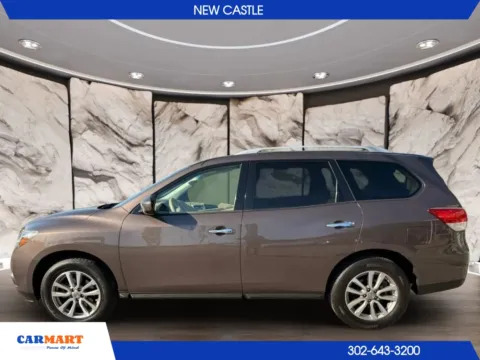 More photos of 2015 Nissan Pathfinder SV Sport Utility 4D at CARMART - New Castle, DE