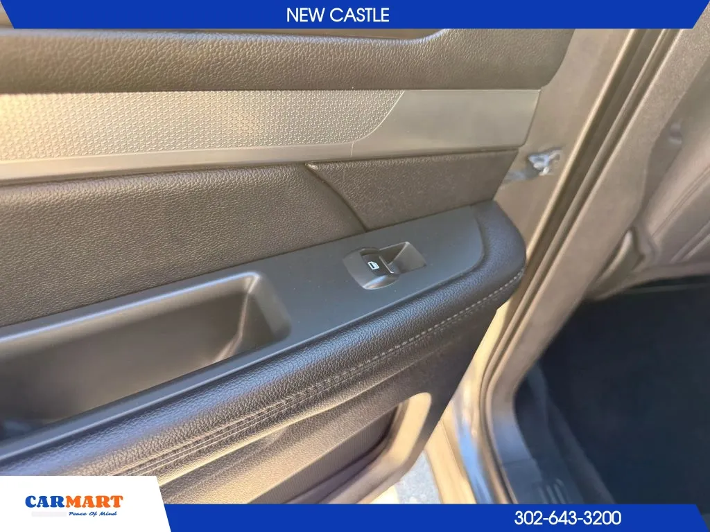 Ford Explorer photo 34