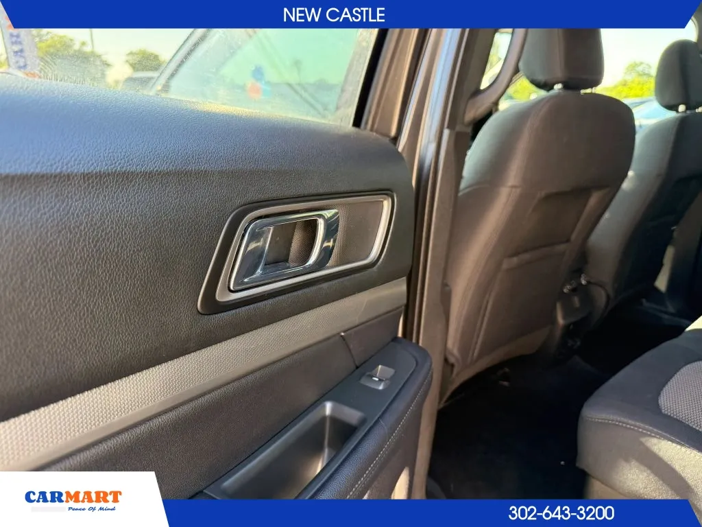 Ford Explorer photo 33