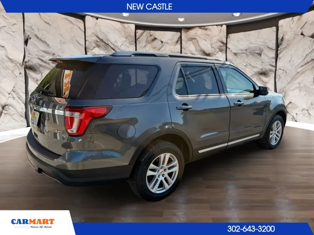 Ford Explorer photo 11