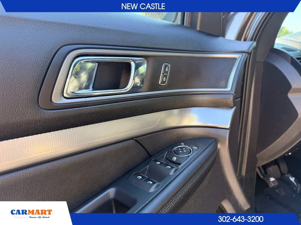 Ford Explorer photo 16