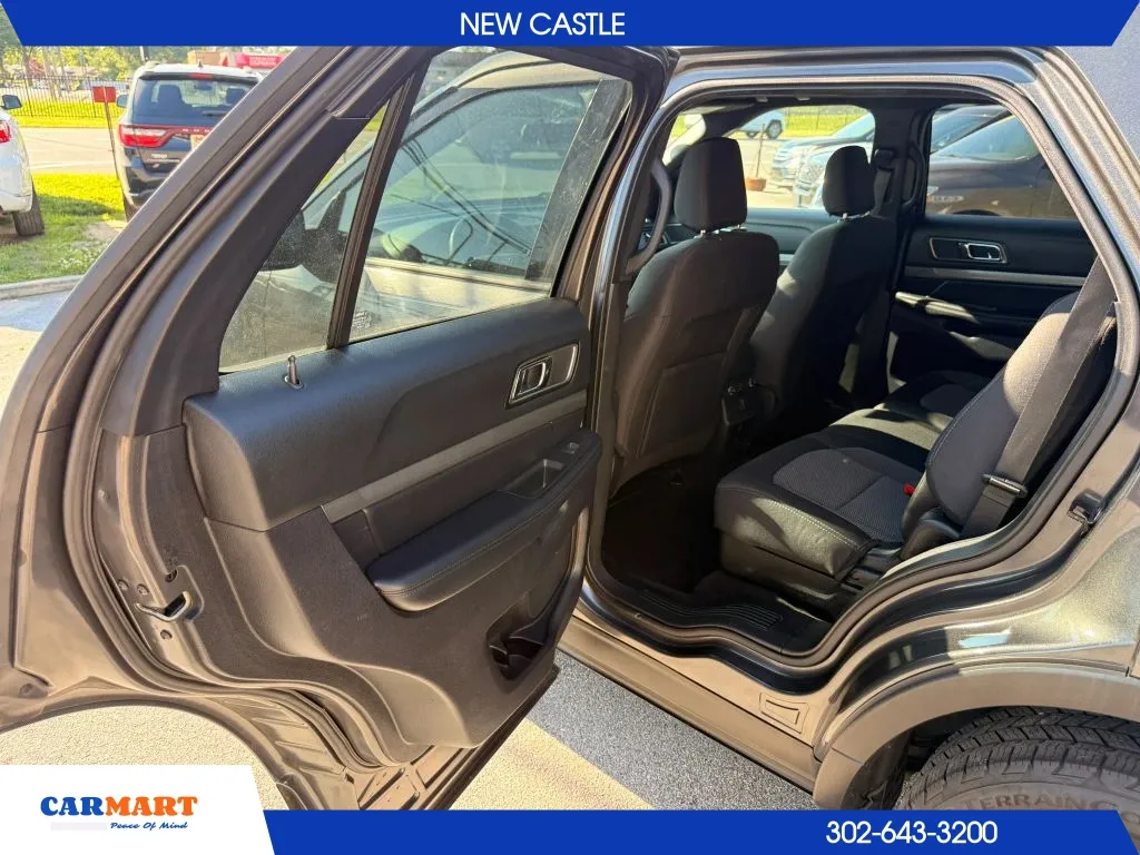 Ford Explorer photo 32