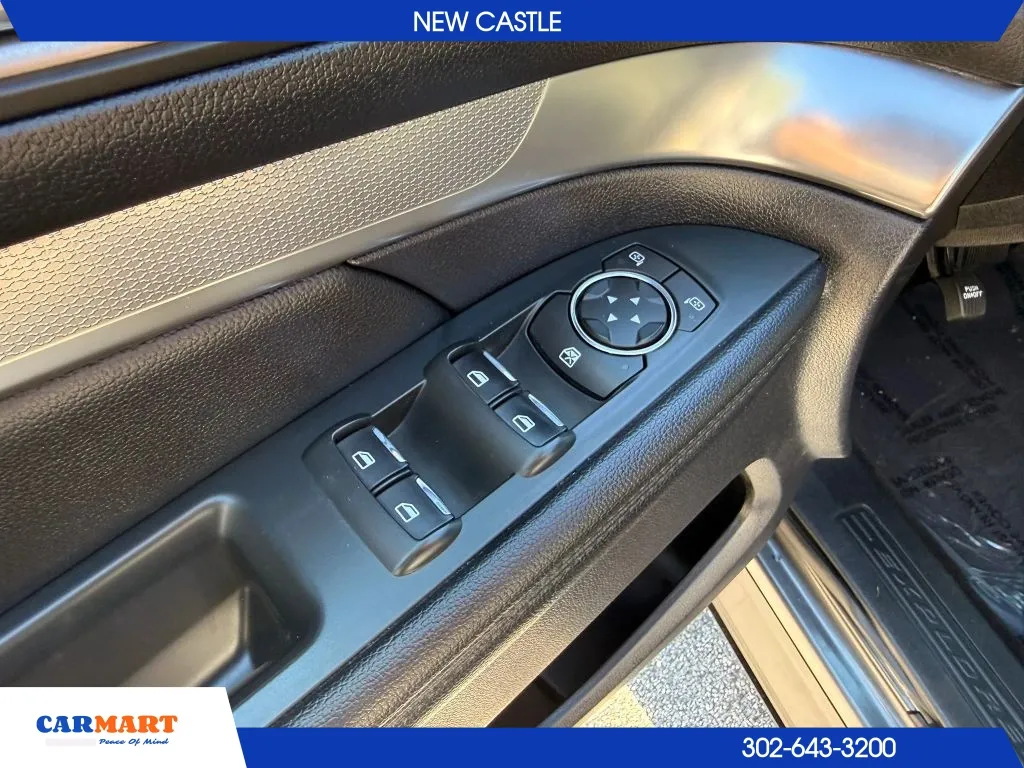 Ford Explorer photo 17