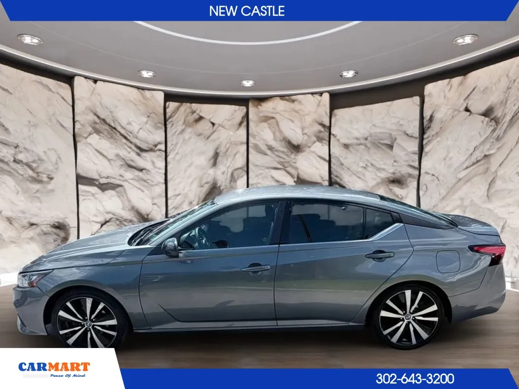 Nissan Altima photo 2