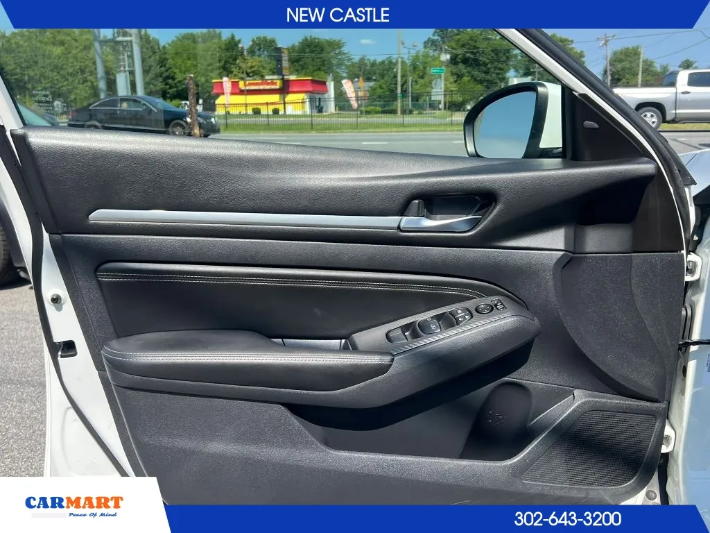 Nissan Altima photo 9