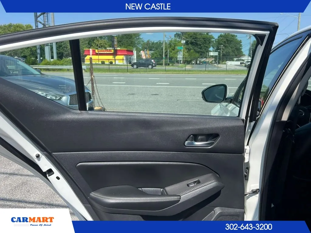 Nissan Altima photo 11