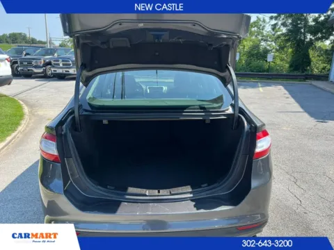 More photos of 2016 Ford Fusion SE Sedan 4D at CARMART - New Castle, DE