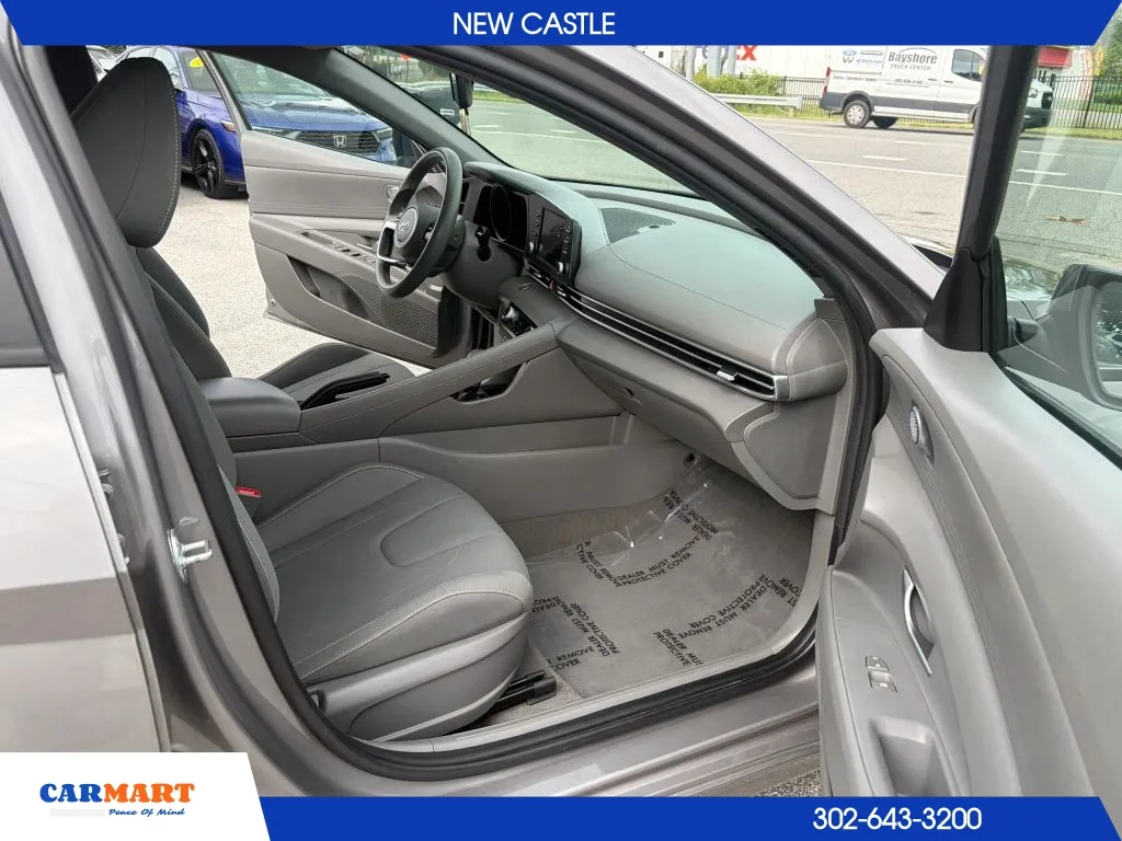 Hyundai Elantra photo 13