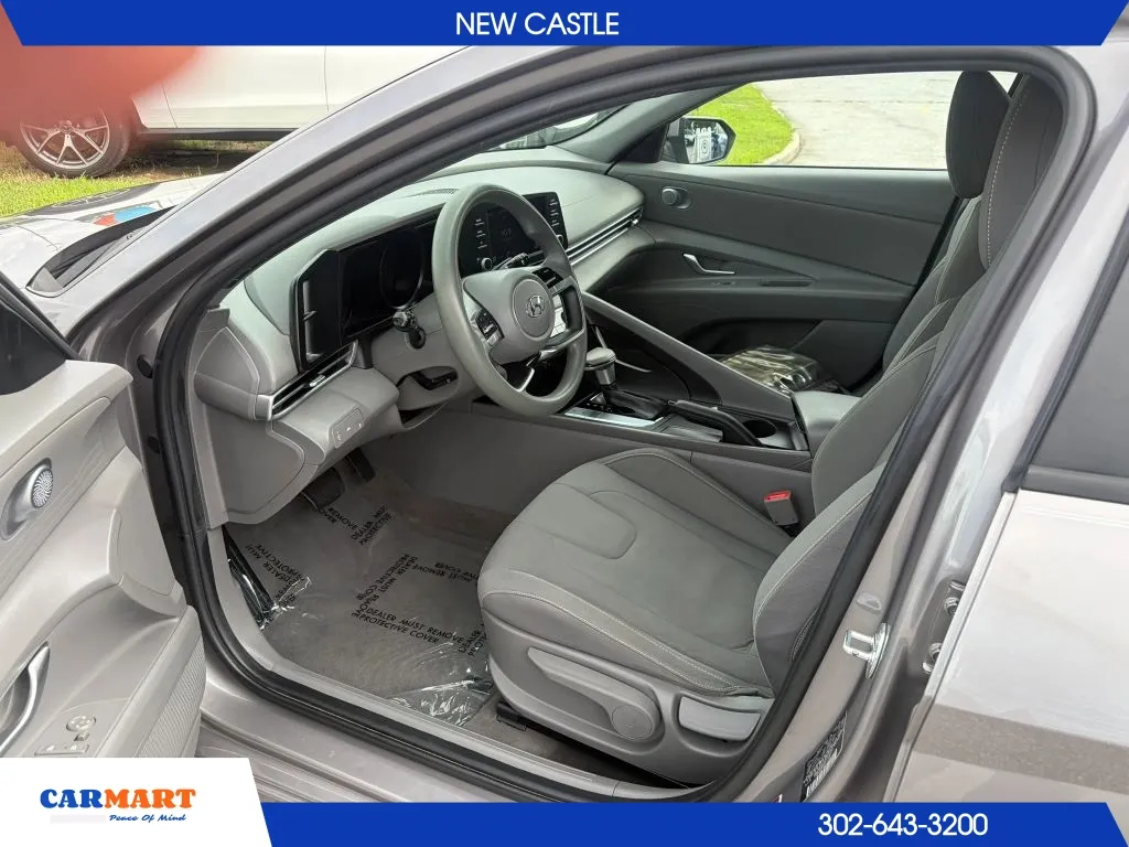 Hyundai Elantra photo 9