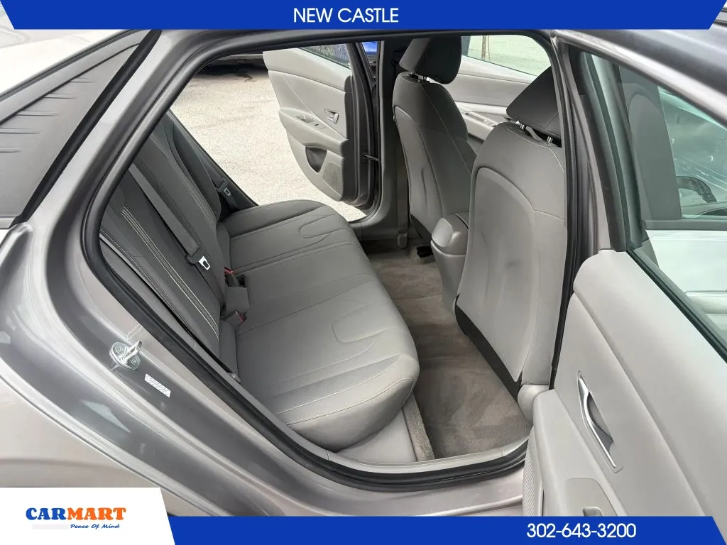 Hyundai Elantra photo 10