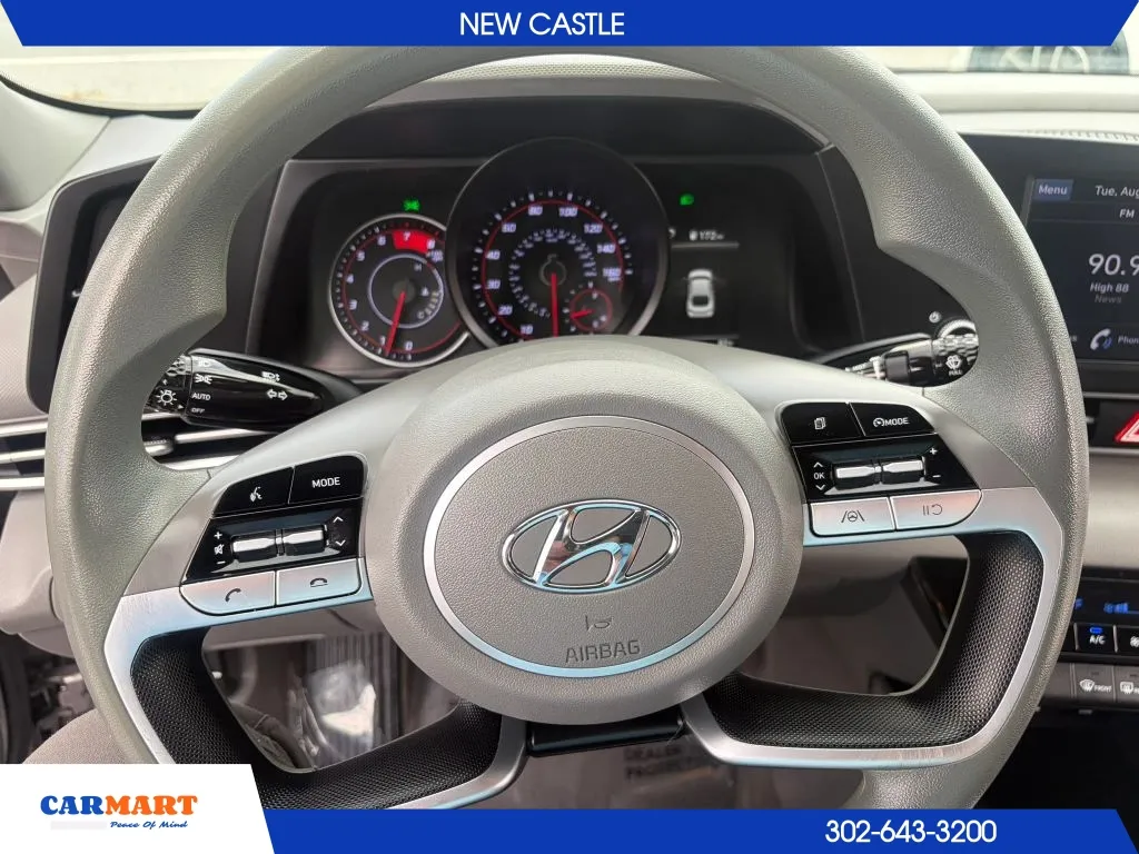 Hyundai Elantra photo 14