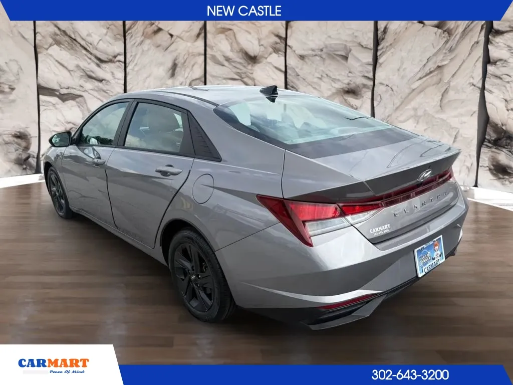 Hyundai Elantra photo 3