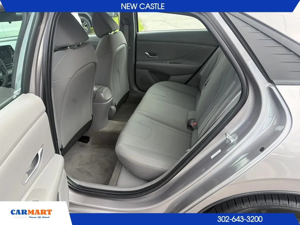 Hyundai Elantra photo 12