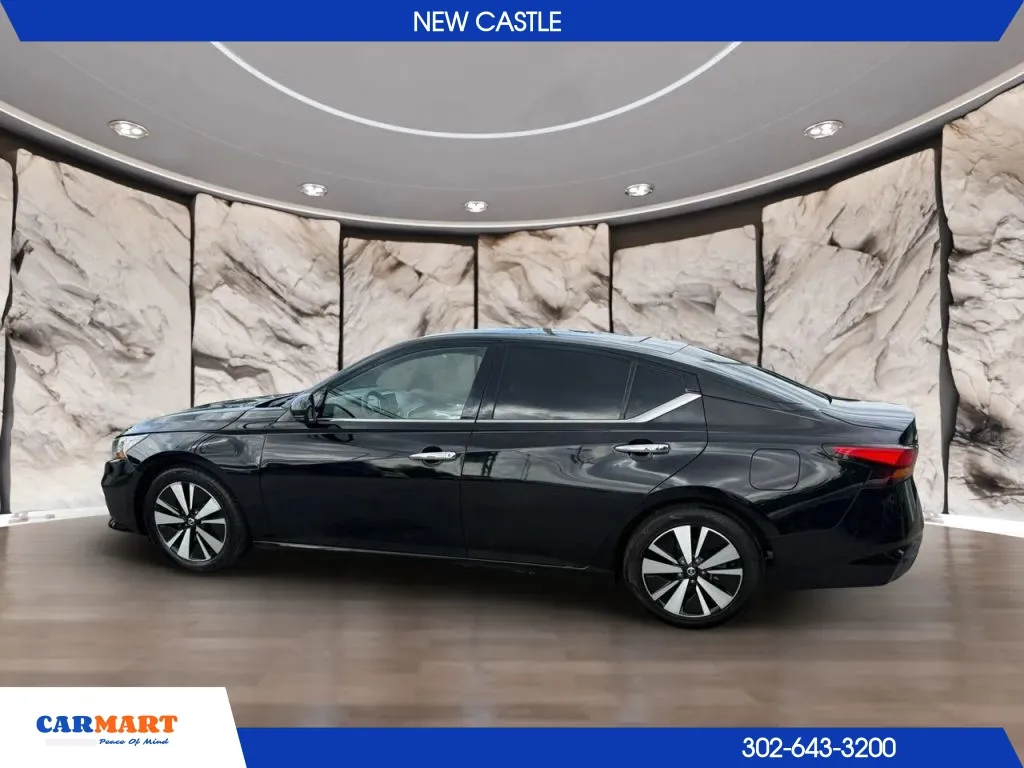 Nissan Altima photo 3