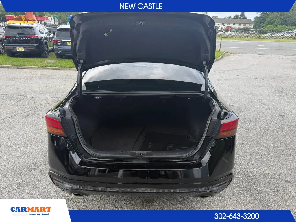 Nissan Altima photo 8