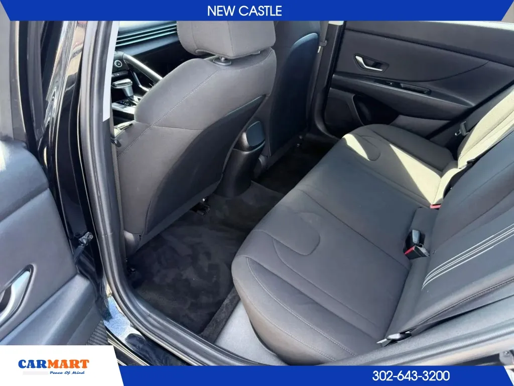 Hyundai Elantra photo 12