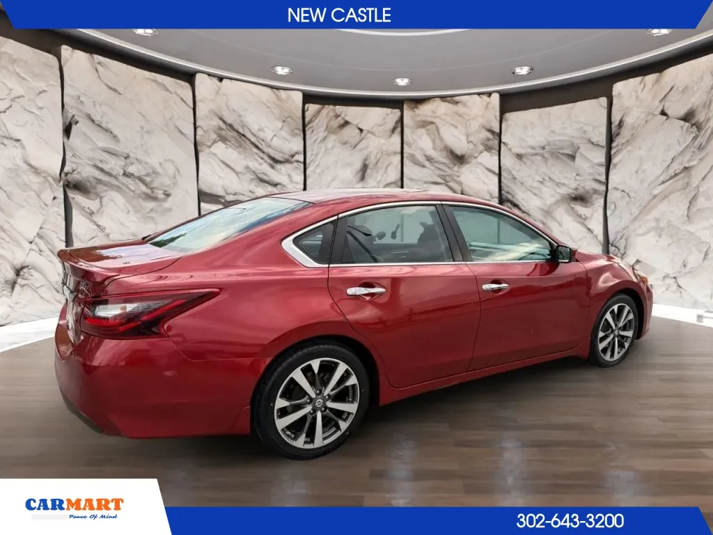 Nissan Altima photo 9