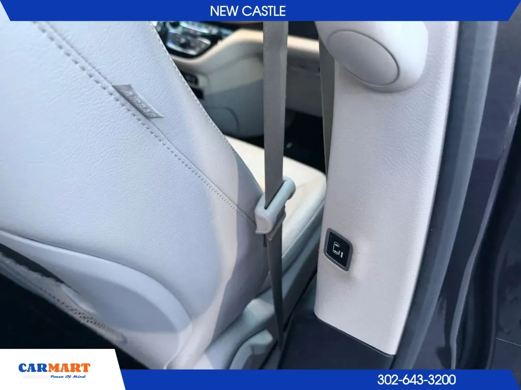 Chrysler Pacifica photo 21