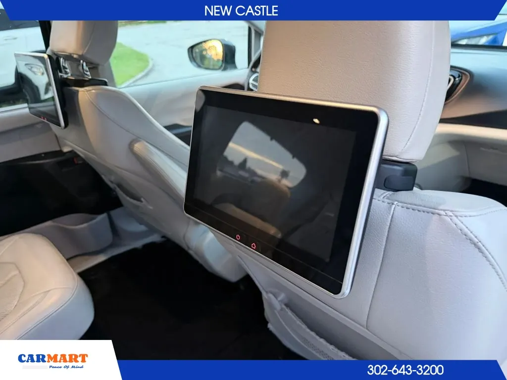 Chrysler Pacifica photo 20