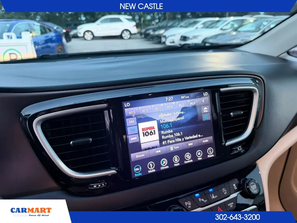 Chrysler Pacifica photo 28