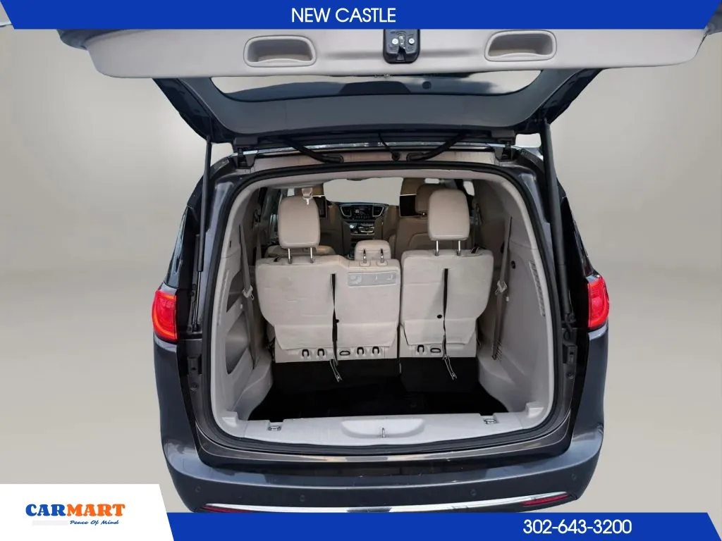 Chrysler Pacifica photo 16