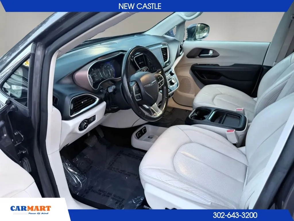 Chrysler Pacifica photo 11