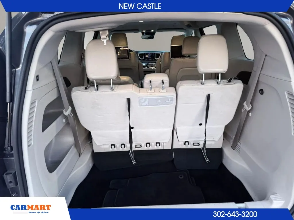 Chrysler Pacifica photo 17