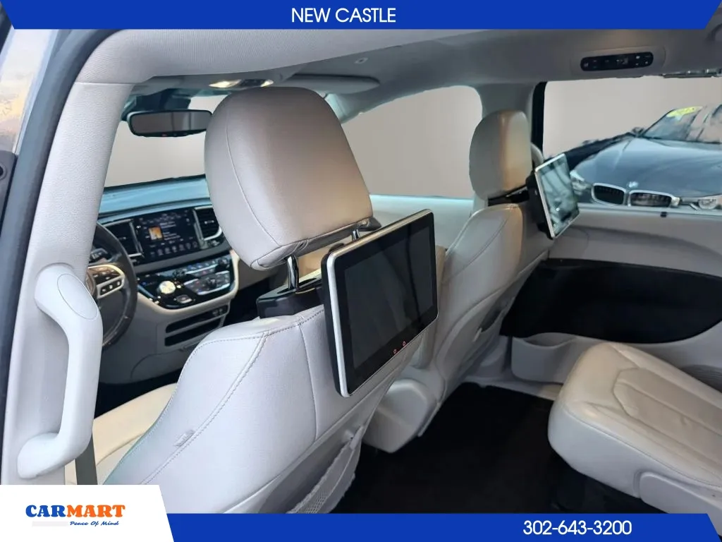 Chrysler Pacifica photo 14