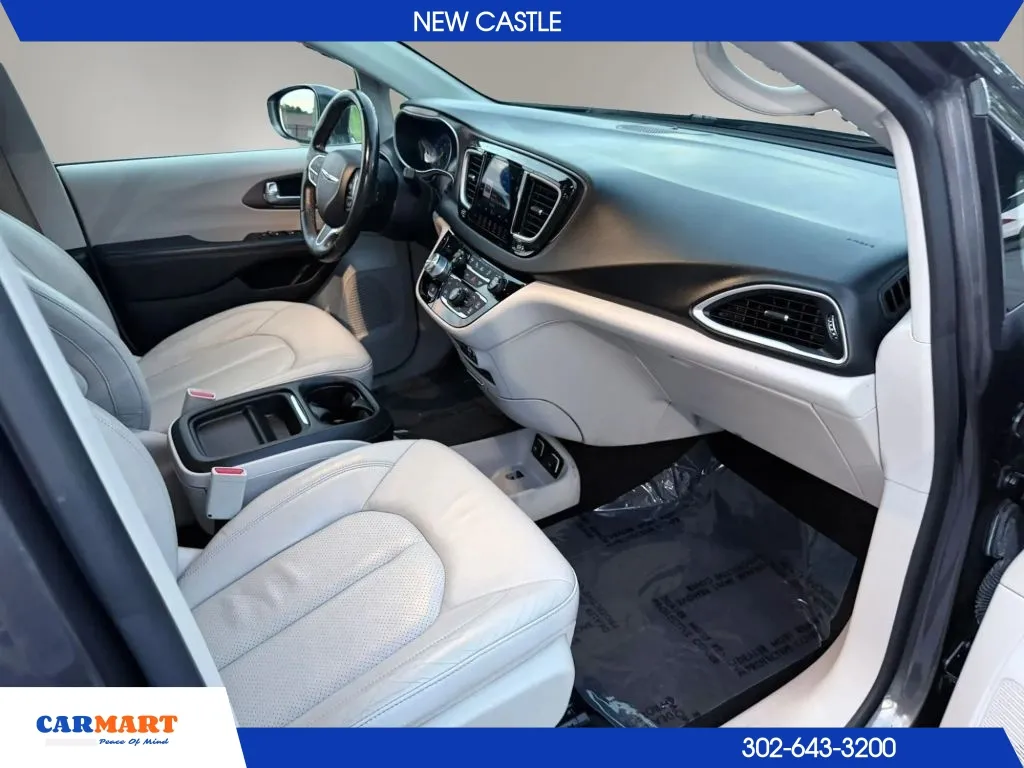 Chrysler Pacifica photo 22
