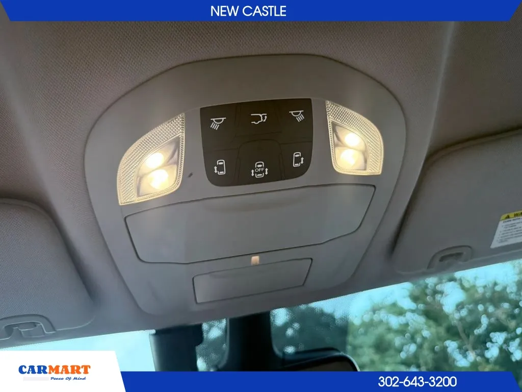Chrysler Pacifica photo 35
