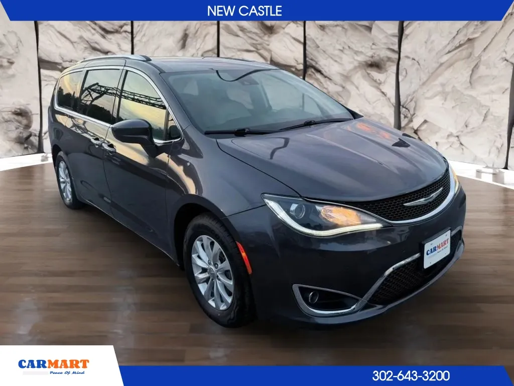 Chrysler Pacifica photo 9