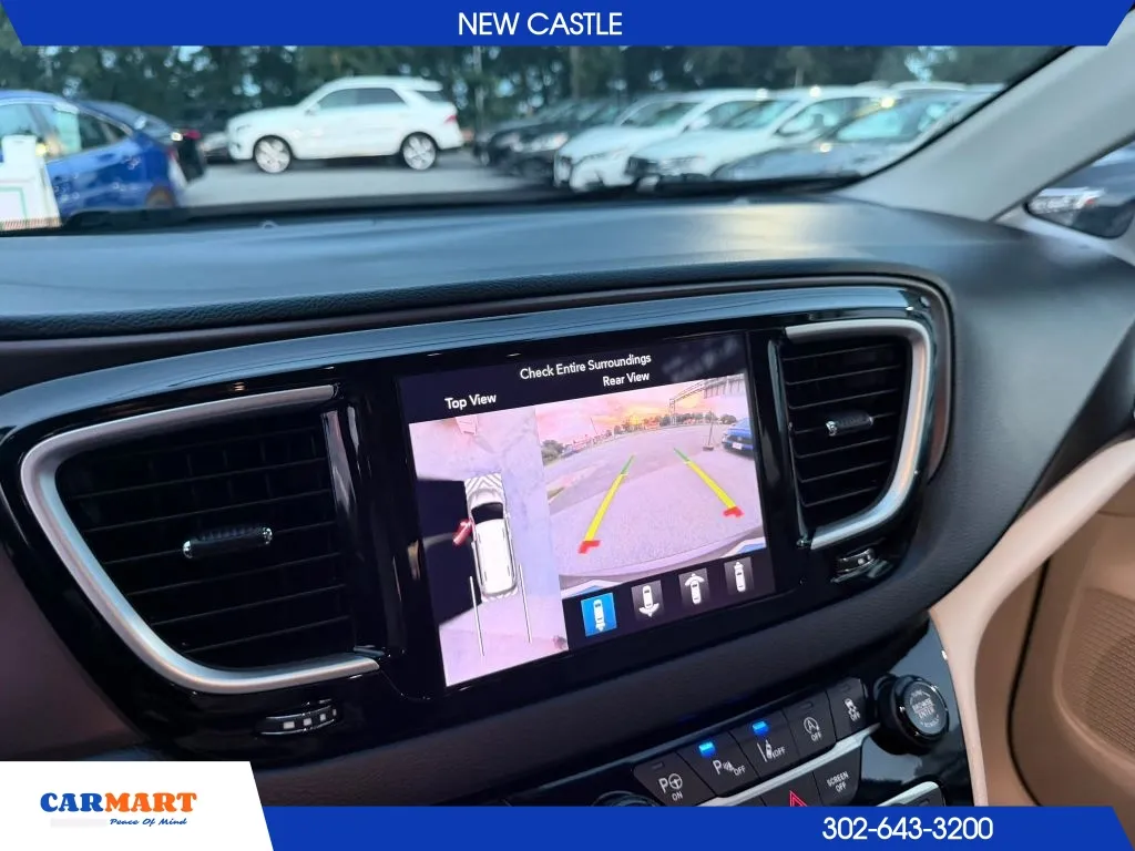 Chrysler Pacifica photo 29