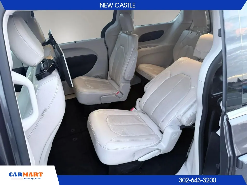 Chrysler Pacifica photo 13