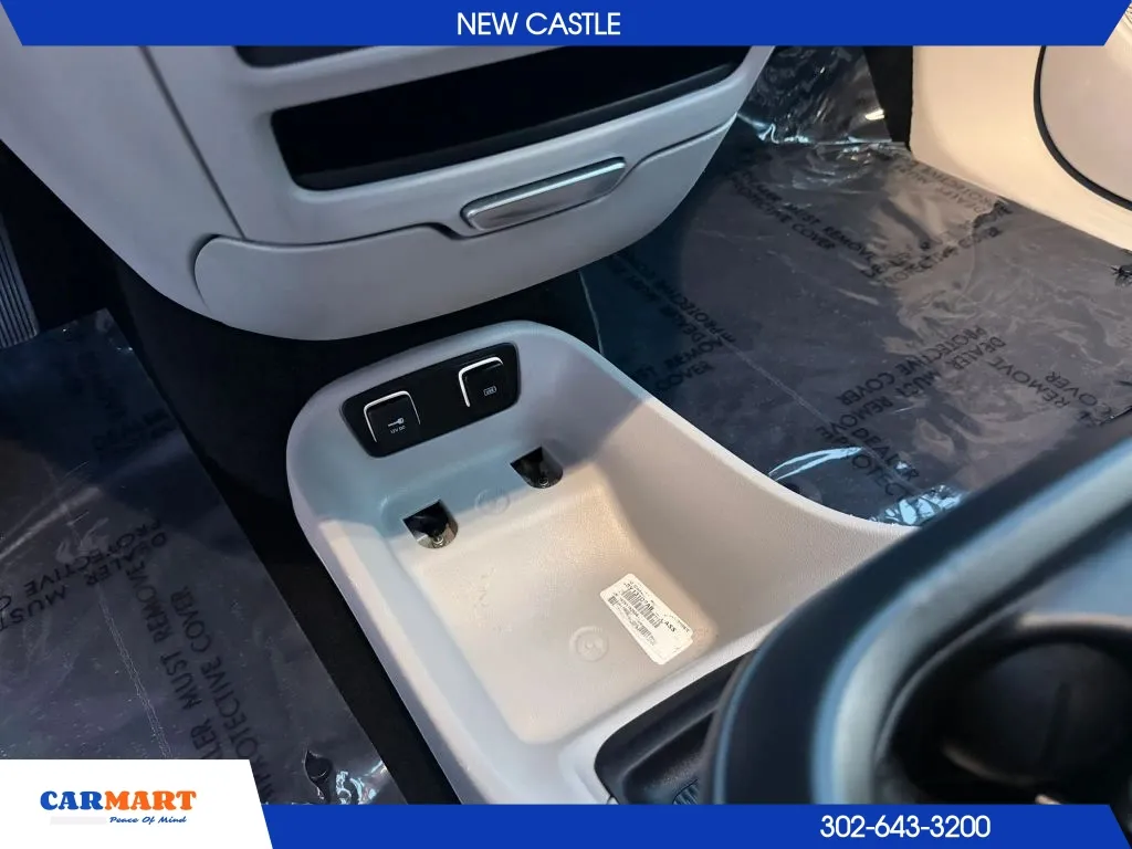 Chrysler Pacifica photo 32