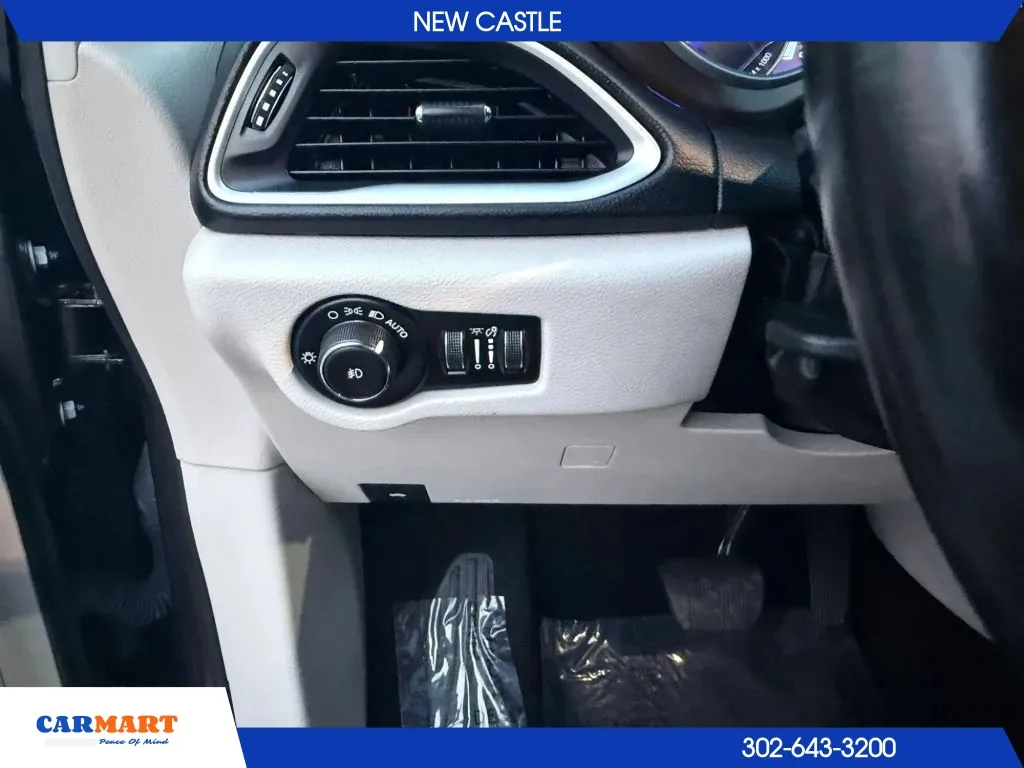 Chrysler Pacifica photo 27