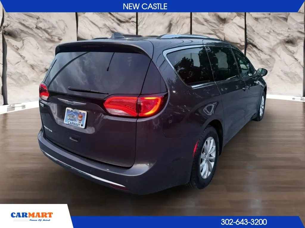 Chrysler Pacifica photo 7