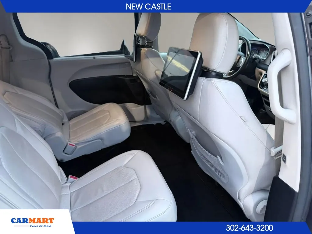 Chrysler Pacifica photo 19