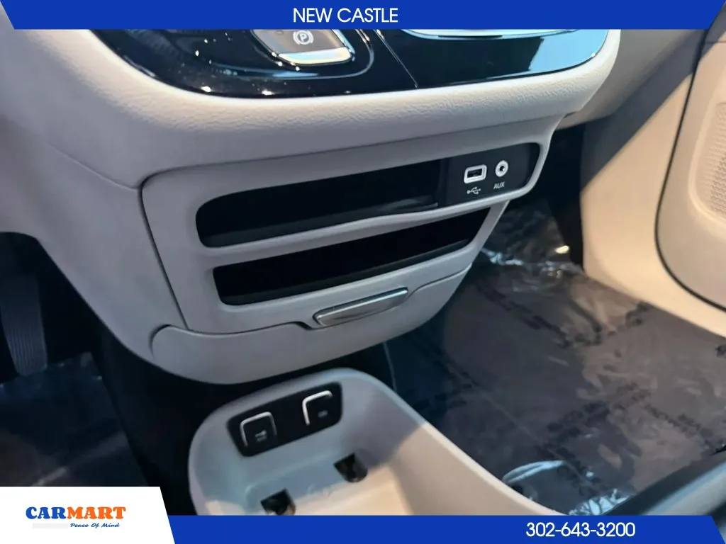 Chrysler Pacifica photo 31
