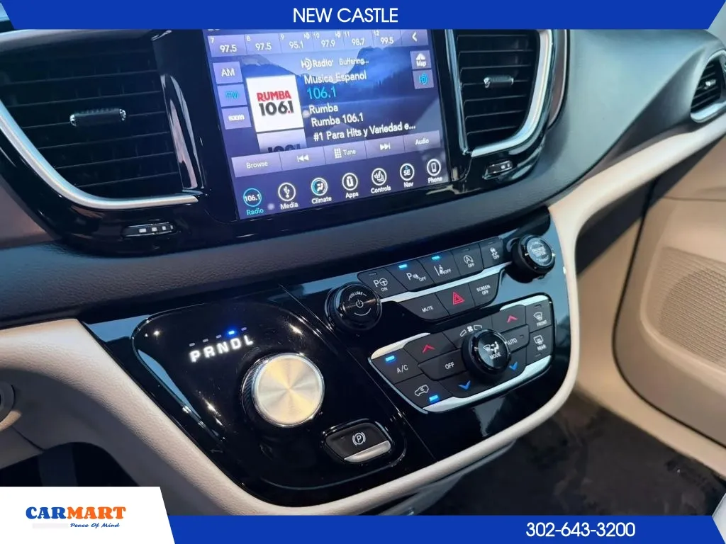 Chrysler Pacifica photo 30