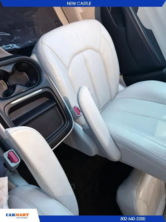 Chrysler Pacifica photo 34