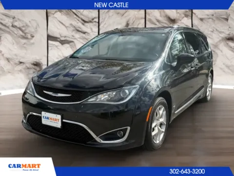 Black 2018 Chrysler Pacifica Touring L Minivan 4D for sale in New Castle, DE