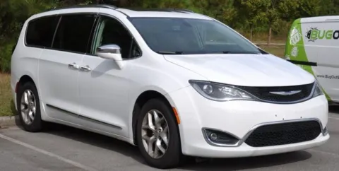 White 2020 Chrysler Pacifica Limited for sale in Jacksonville, FL